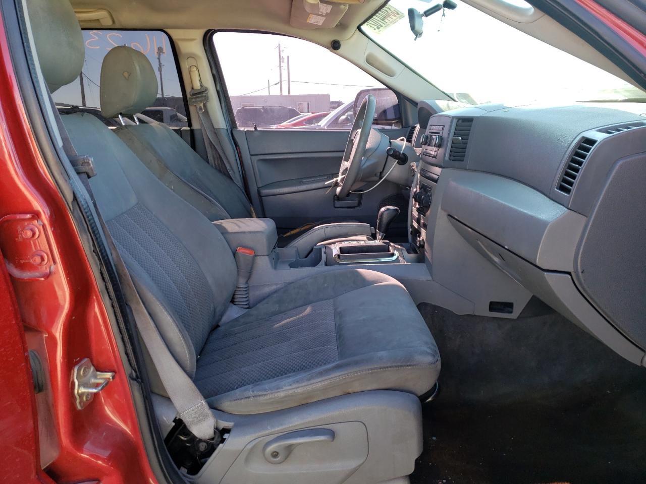 Photo 5 from auction – 2005 JEEP GRAND CHER with VIN 1J4GS48K75C658243