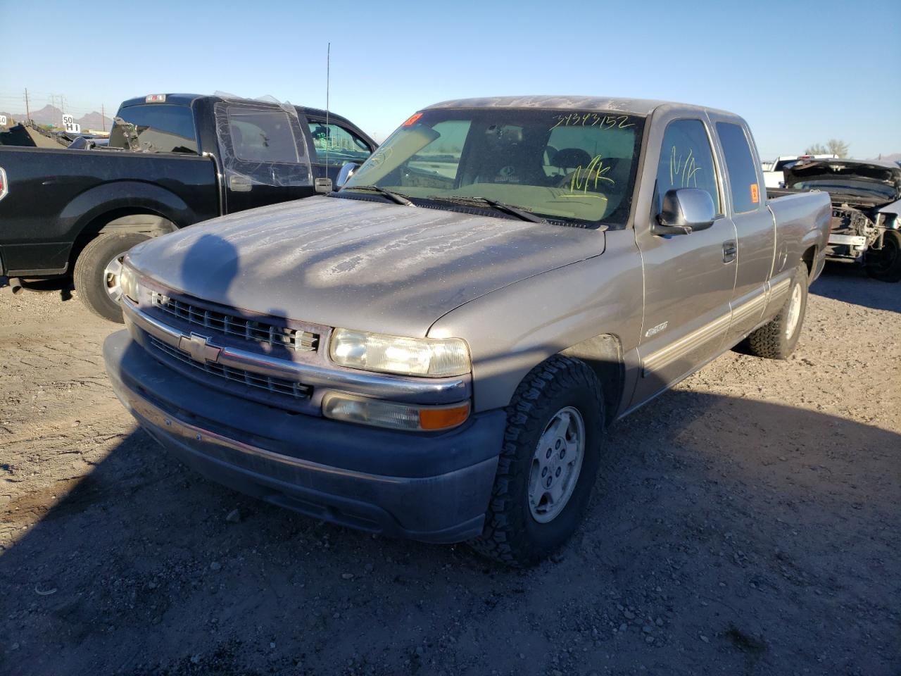 Photo 2 from auction – 2001 CHEVROLET SILVERADO with VIN 2GCEC19T411206430