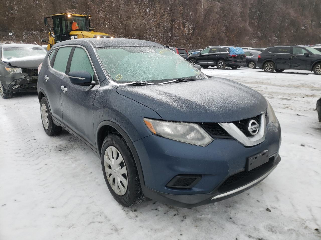 NISSAN ROGUE S 2015 with VIN KNMAT2MV0FP529574 - Photo from auction