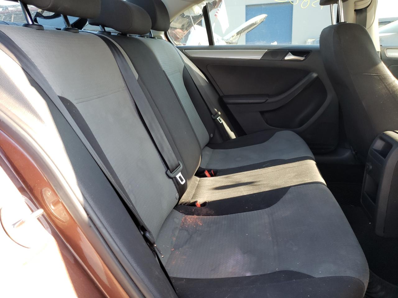 Photo 6 from auction – 2017 VOLKSWAGEN JETTA S with VIN 3VW2B7AJ8HM373103