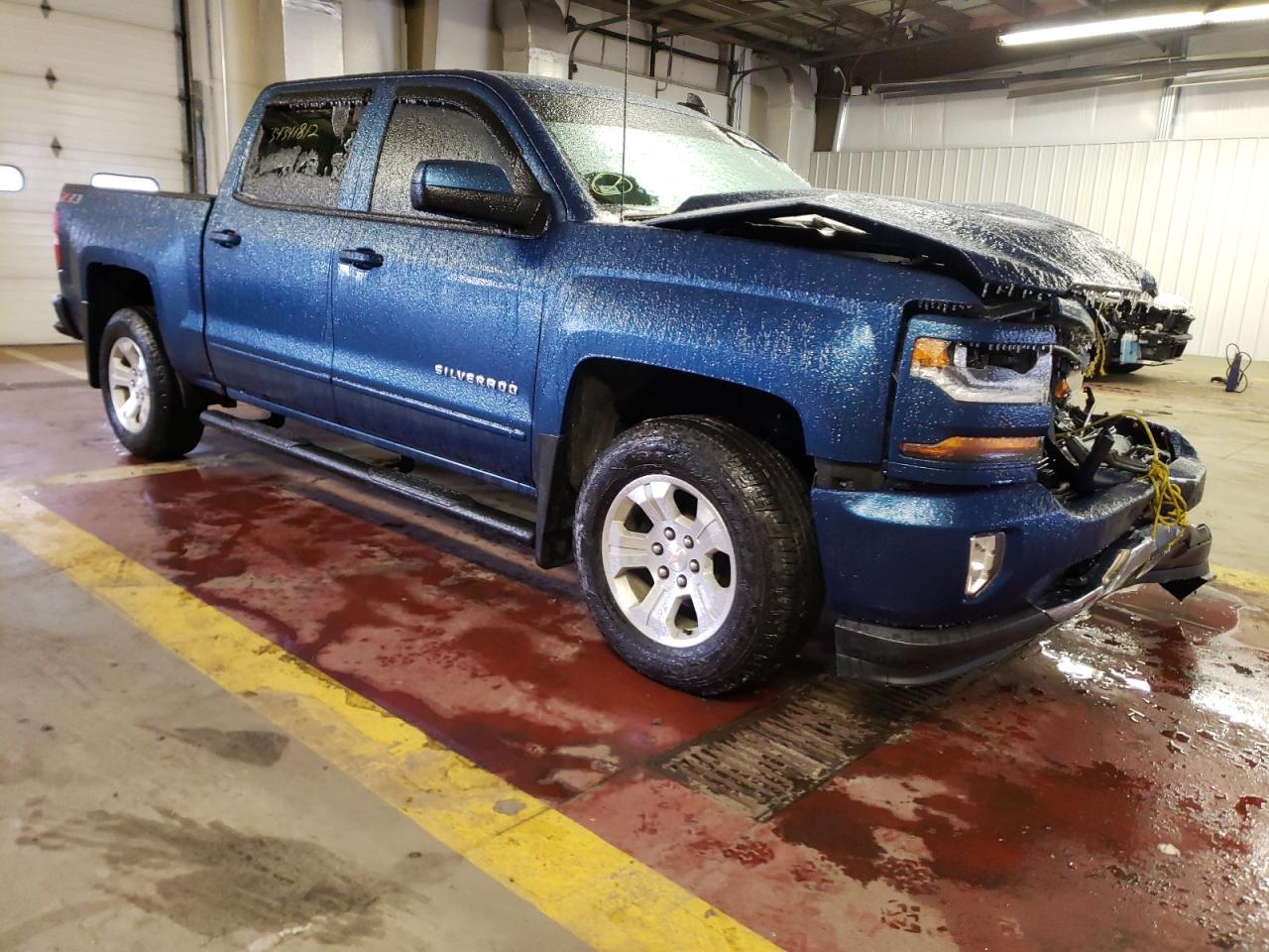 CHEVROLET SILVERADO 2018 with VIN 3GCUKREC8JG502304 - Photo from auction