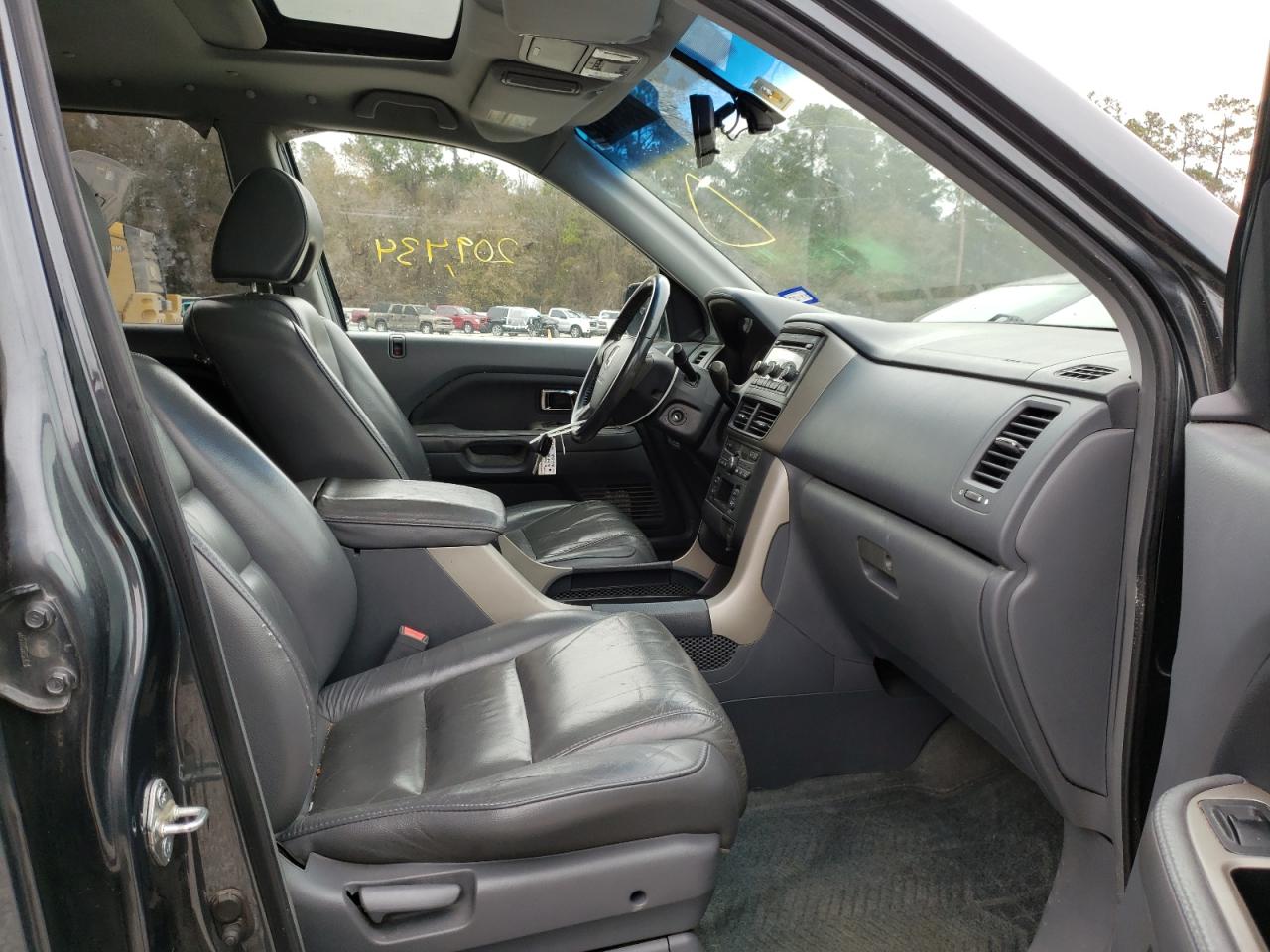 Photo 5 from auction – 2006 HONDA PILOT EX with VIN 5FNYF28526B015557