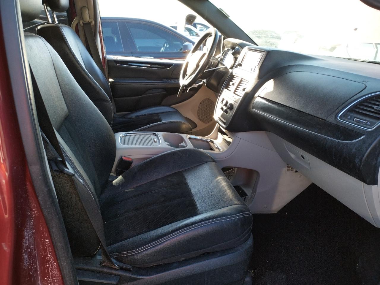 Photo 5 from auction – 2015 DODGE GRAND CARA with VIN 2C4RDGCG4FR652096
