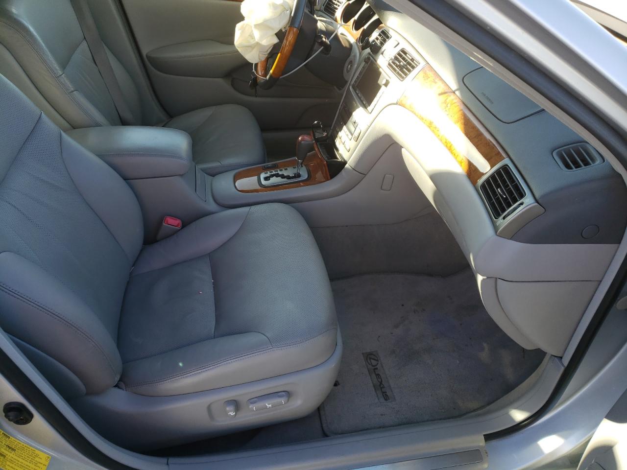 Photo 5 from auction – 2005 LEXUS ES 330 with VIN JTHBA30G255141701