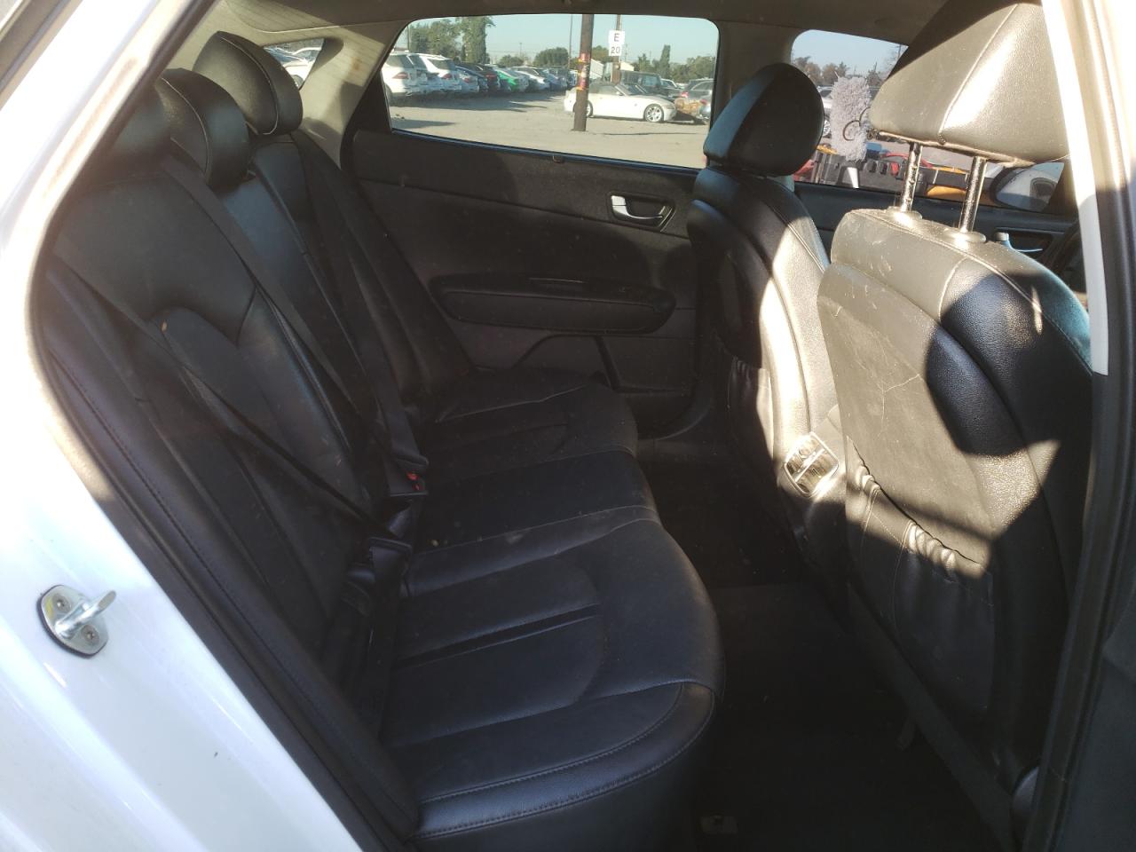 Photo 6 from auction – 2016 KIA OPTIMA EX with VIN 5XXGU4L30GG064841