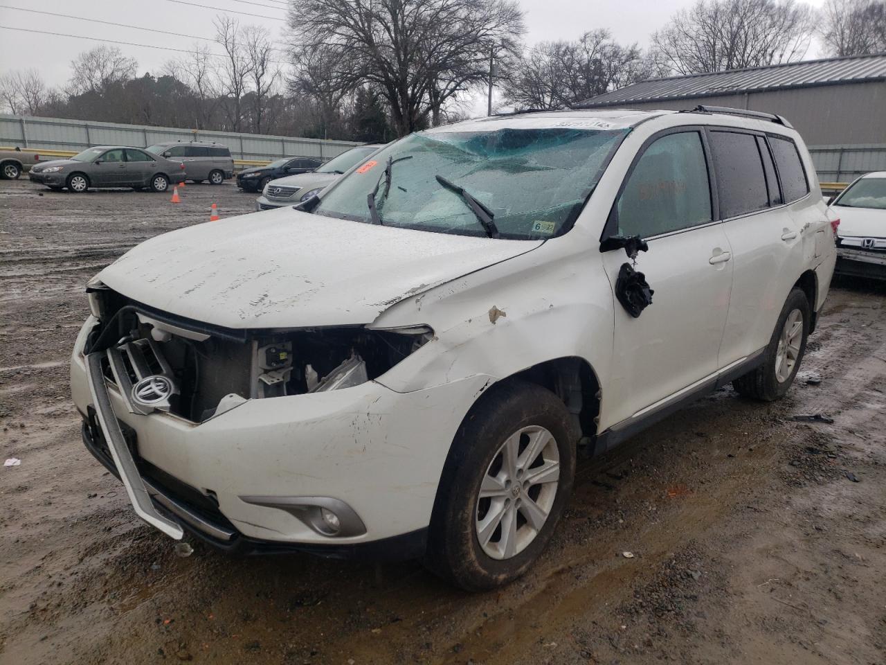 Photo 2 from auction – 2012 TOYOTA HIGHLANDER with VIN 5TDBK3EH5CS134183