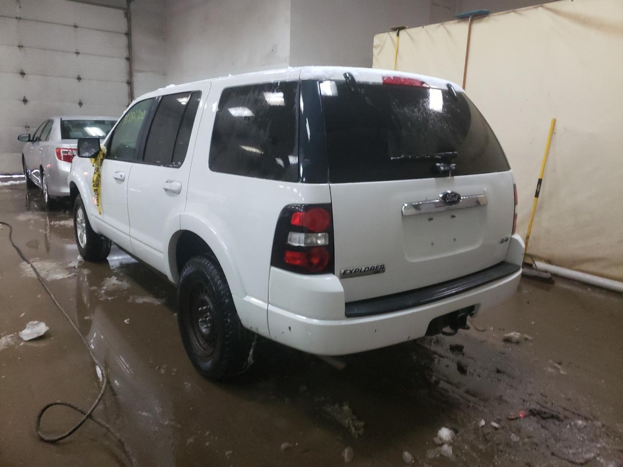 Photo 3 from auction – 2009 FORD EXPLORER X with VIN 1FMEU73E59UA00989