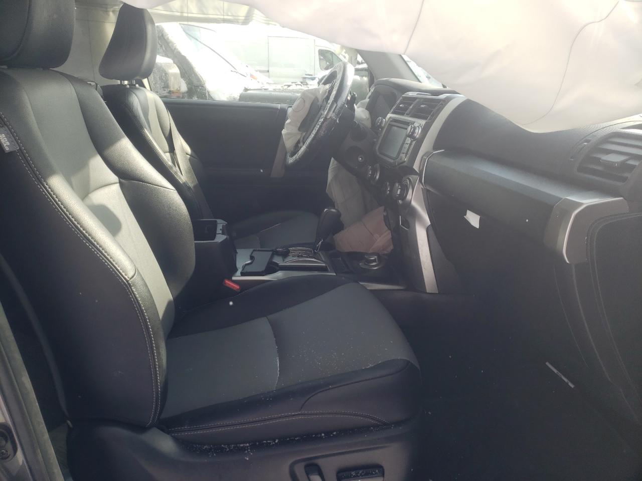 Photo 5 from auction – 2015 TOYOTA 4RUNNER SR with VIN JTEBU5JR9F5240081