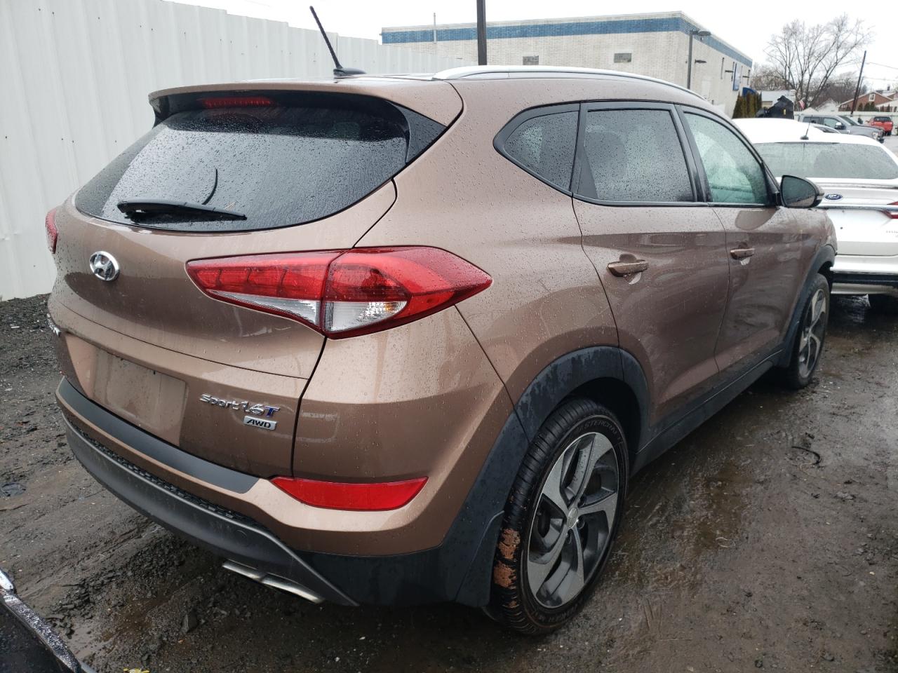 Photo 4 from auction – 2016 HYUNDAI TUCSON LIM with VIN KM8J3CA25GU185092