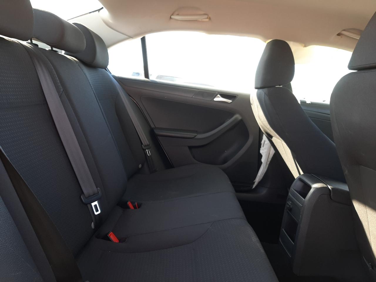 Photo 6 from auction – 2015 VOLKSWAGEN JETTA BASE with VIN 3VW2K7AJ8FM276836