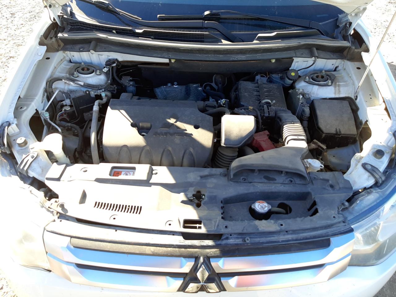 Photo 7 from auction – 2015 MITSUBISHI OUTLANDER with VIN JA4AD2A38FZ006303