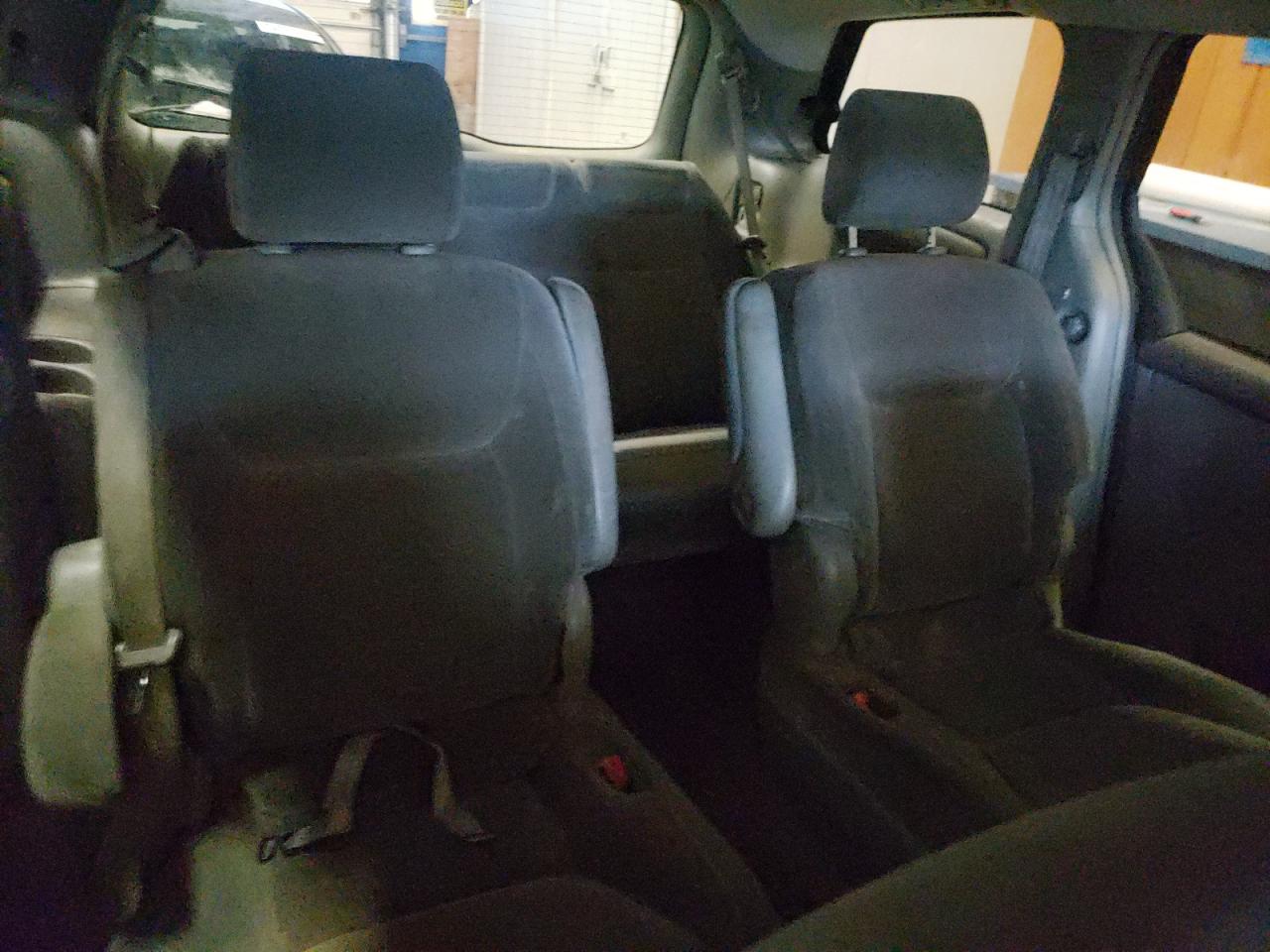 Photo 6 from auction – 2004 TOYOTA SIENNA CE with VIN 5TDZA23C04S146827