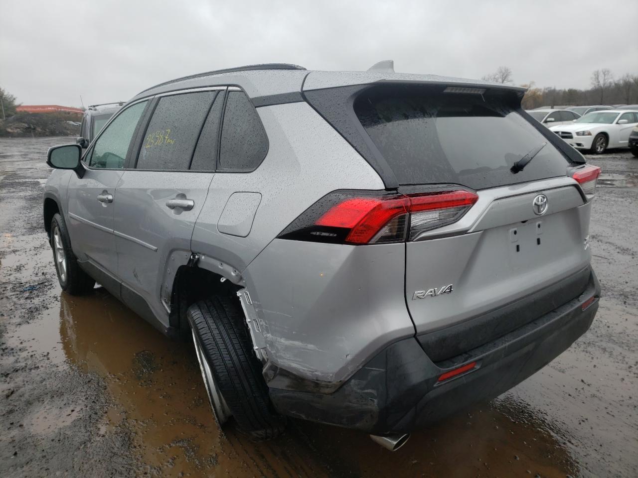 Photo 3 from auction – 2021 TOYOTA RAV4 XLE with VIN 2T3P1RFVXMC255860