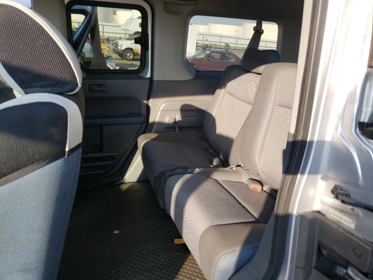 Photo 6 from auction – 2003 HONDA ELEMENT EX with VIN 5J6YH18563L016119