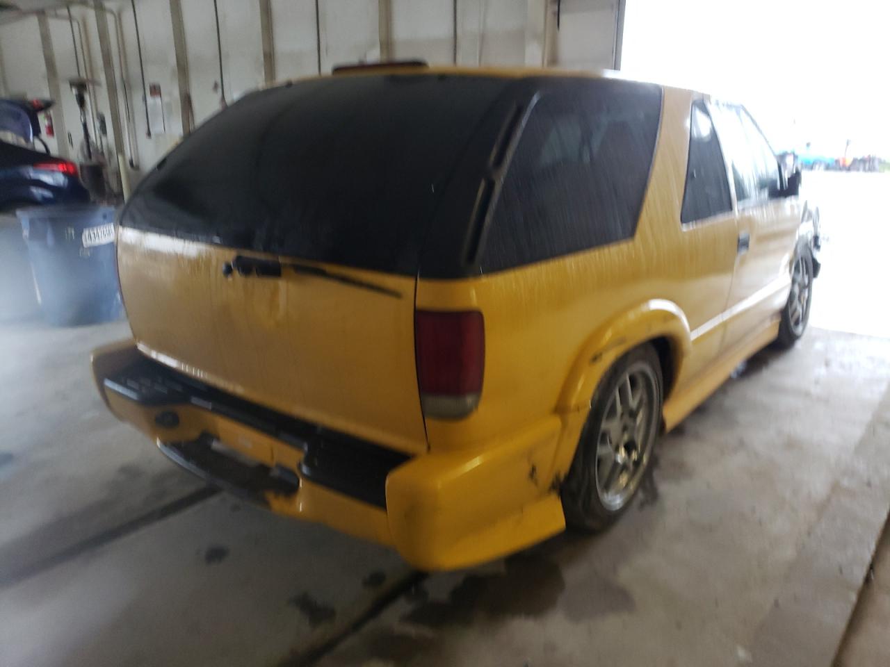 Photo 4 from auction – 2002 CHEVROLET BLAZER with VIN 1GNCS18W02K235700