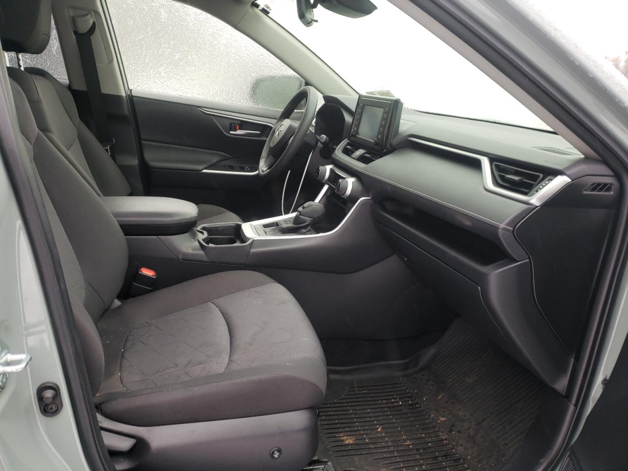 Photo 5 from auction – 2019 TOYOTA RAV4 XLE with VIN JTMP1RFV8KD043774