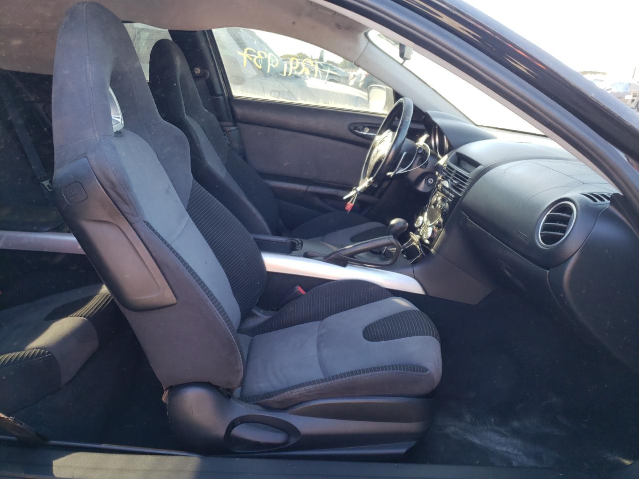 Photo 5 from auction – 2004 MAZDA RX8 with VIN JM1FE17N840131735