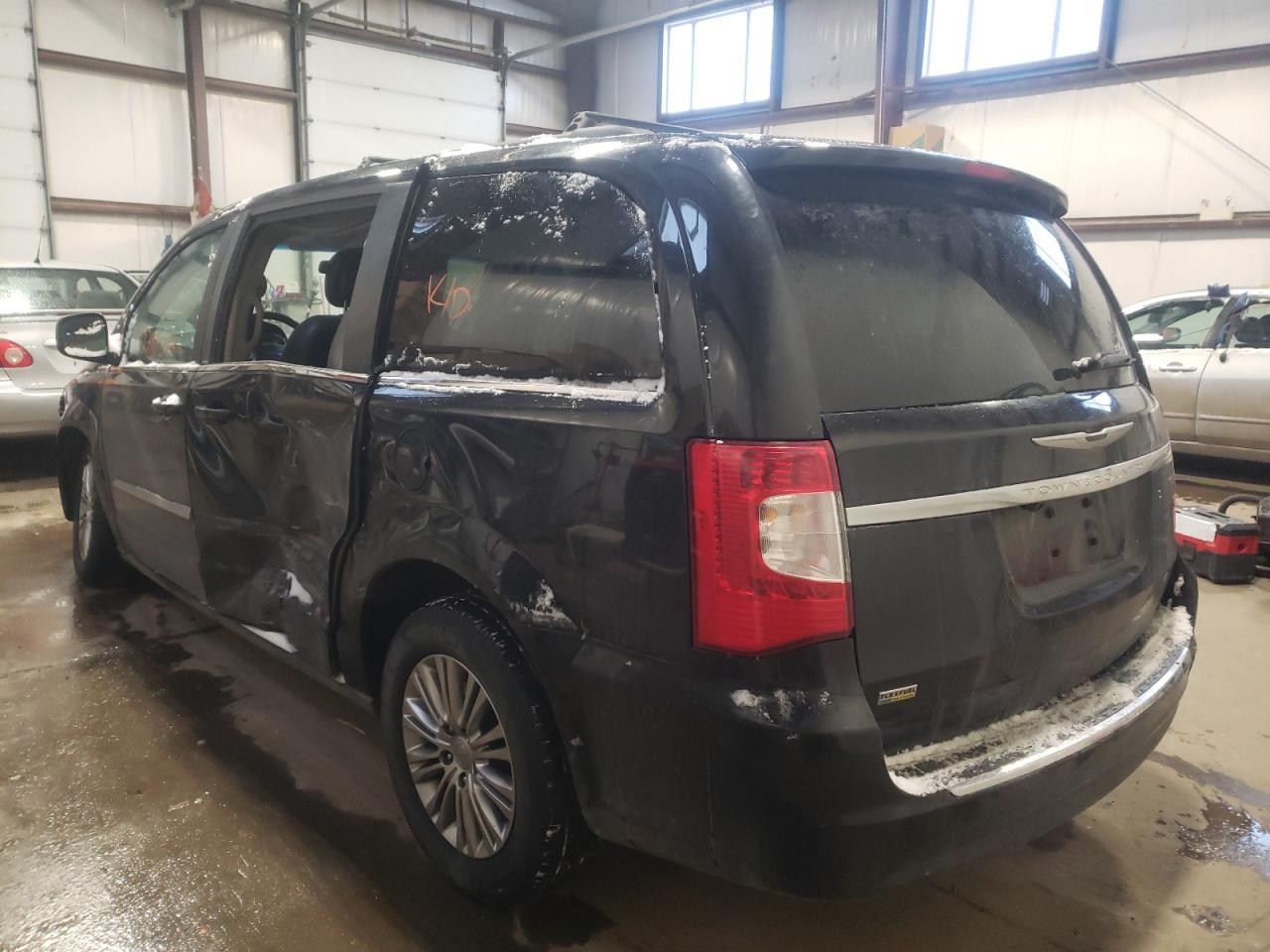 Photo 3 from auction – 2014 CHRYSLER TOWN & COU with VIN 2C4RC1CG2ER118304