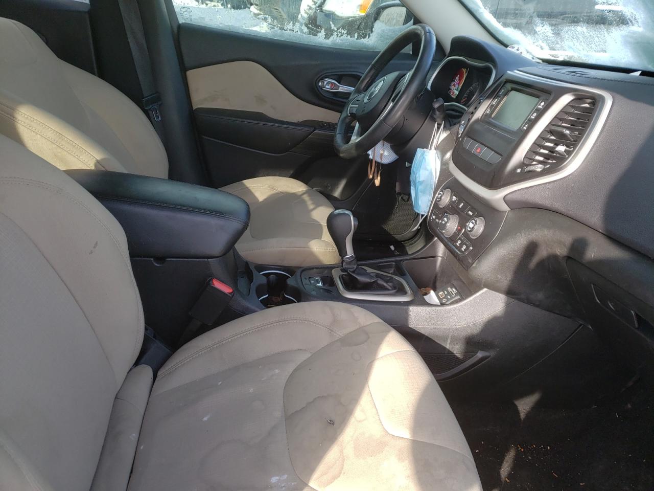 Photo 5 from auction – 2015 JEEP CHEROKEE L with VIN 1C4PJLCB0FW536883