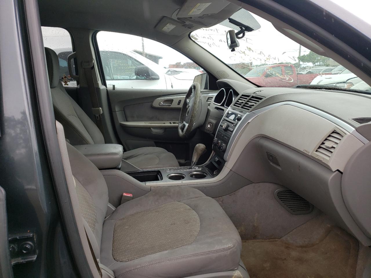 Photo 5 from auction – 2011 CHEVROLET TRAVERSE L with VIN 1GNKVFED5BJ209604