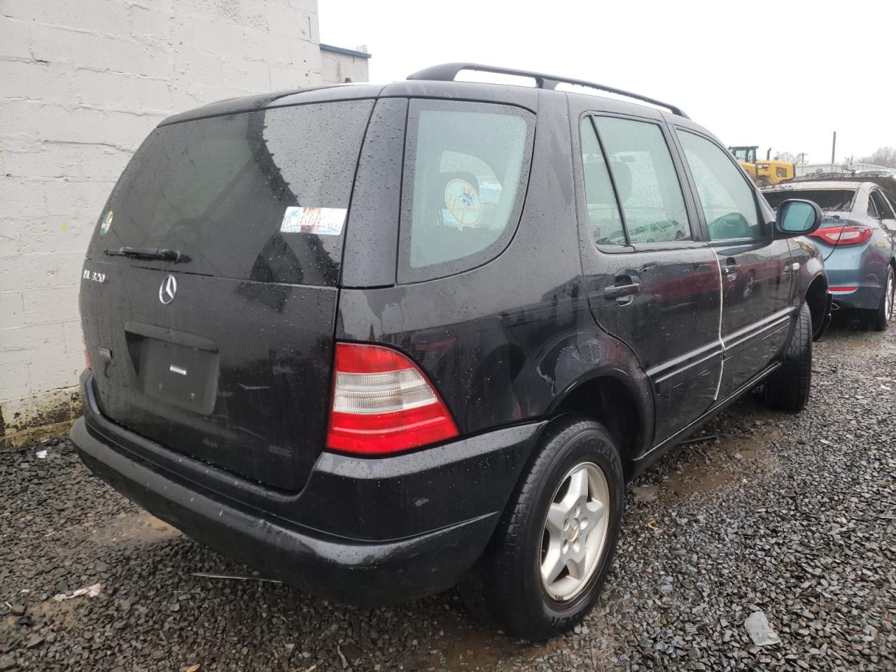 Photo 4 from auction – 2000 MERCEDES-BENZ ML 320 with VIN 4JGAB54E9YA196247