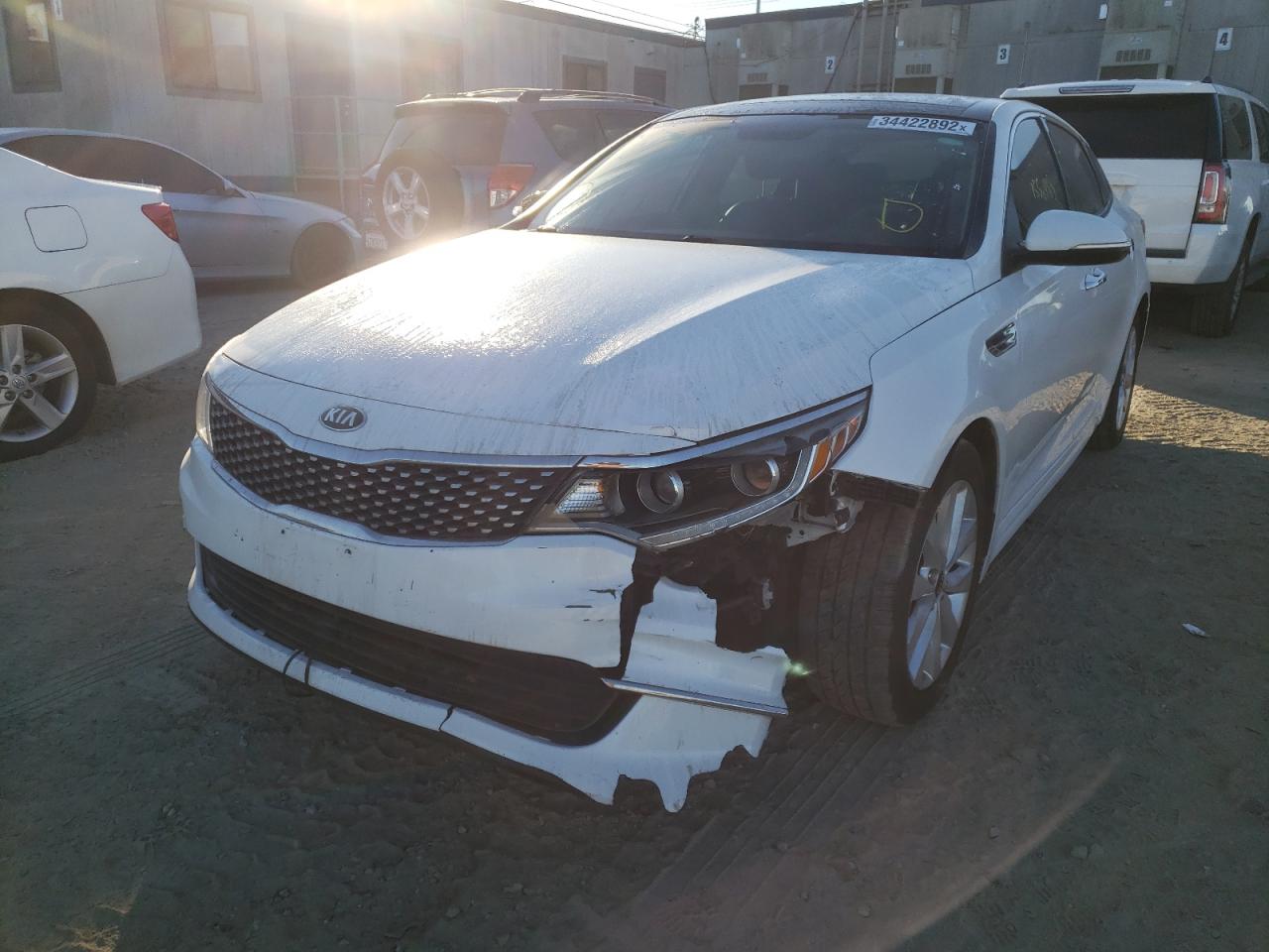 Photo 2 from auction – 2016 KIA OPTIMA EX with VIN 5XXGU4L30GG064841