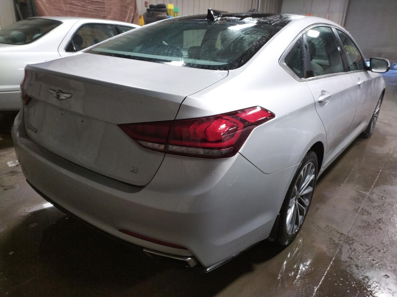 Photo 4 from auction – 2015 HYUNDAI GENESIS 3. with VIN KMHGN4JE2FU096325