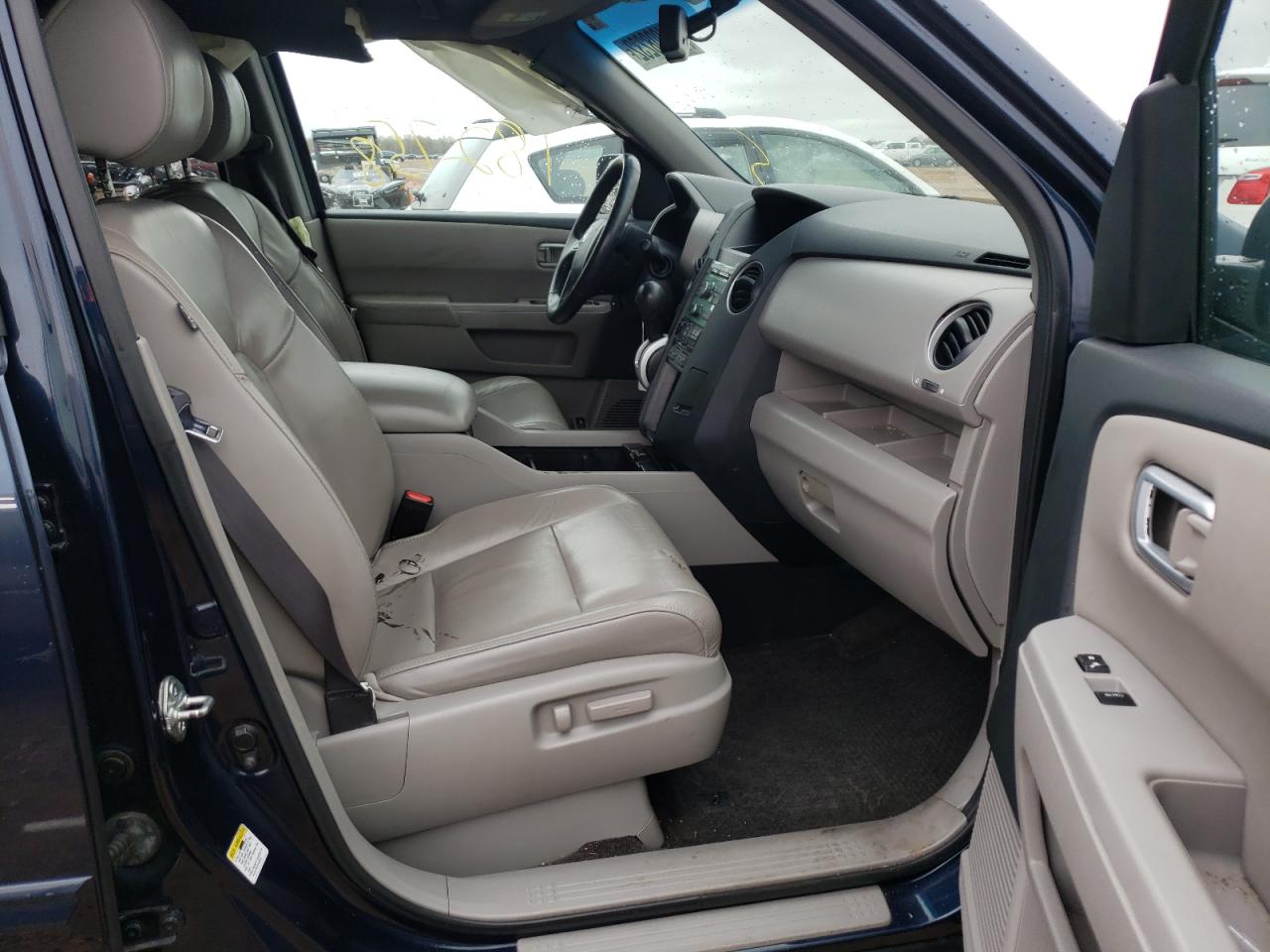 Photo 5 from auction – 2011 HONDA PILOT EXL with VIN 5FNYF4H54BB043172