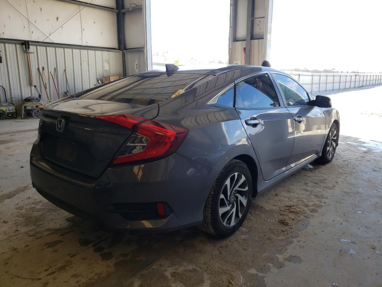 Photo 4 from auction – 2018 HONDA CIVIC EX with VIN 2HGFC2F75JH571225