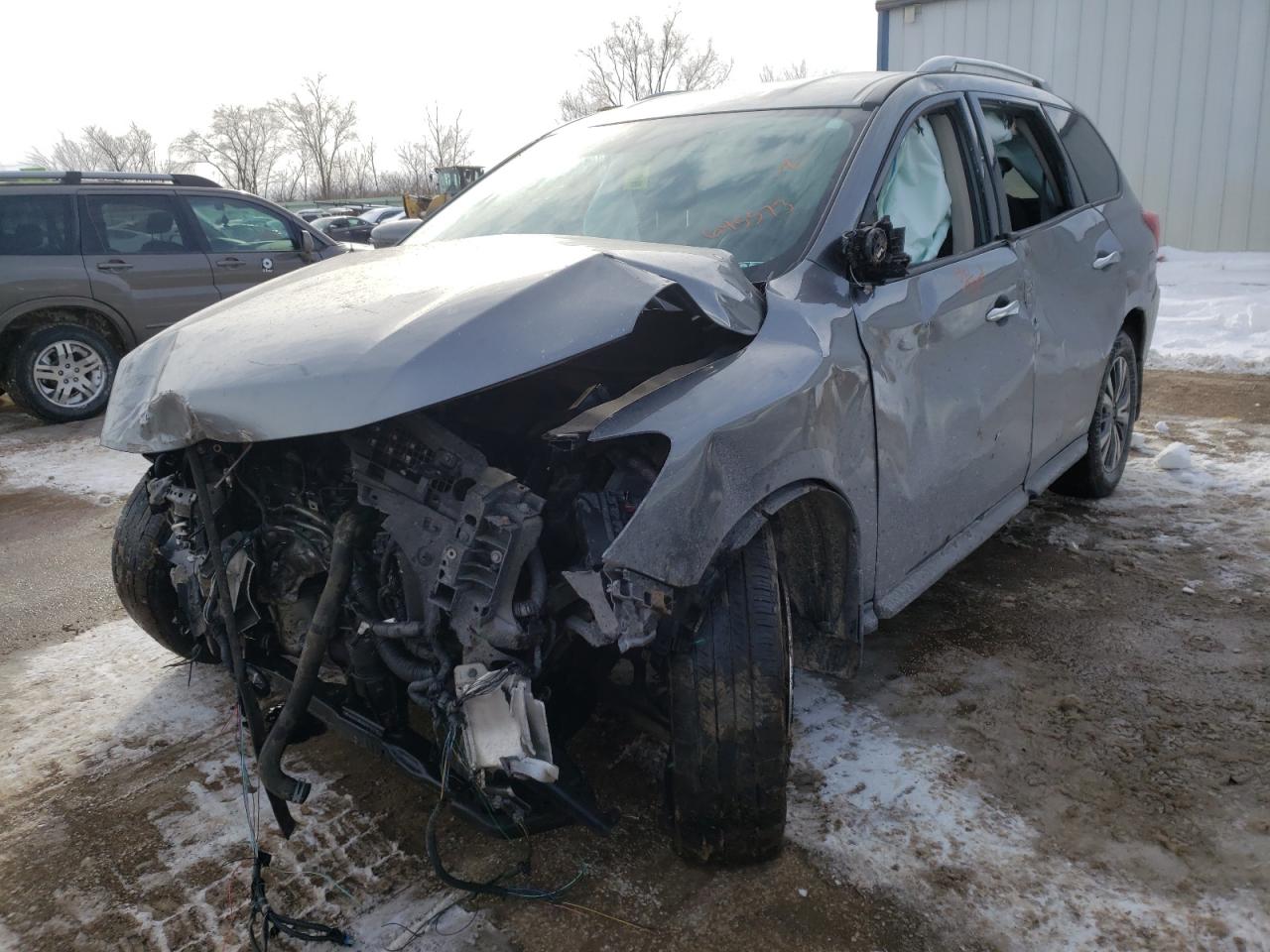 Photo 2 from auction – 2017 NISSAN PATHFINDER with VIN 5N1DR2MM7HC645573