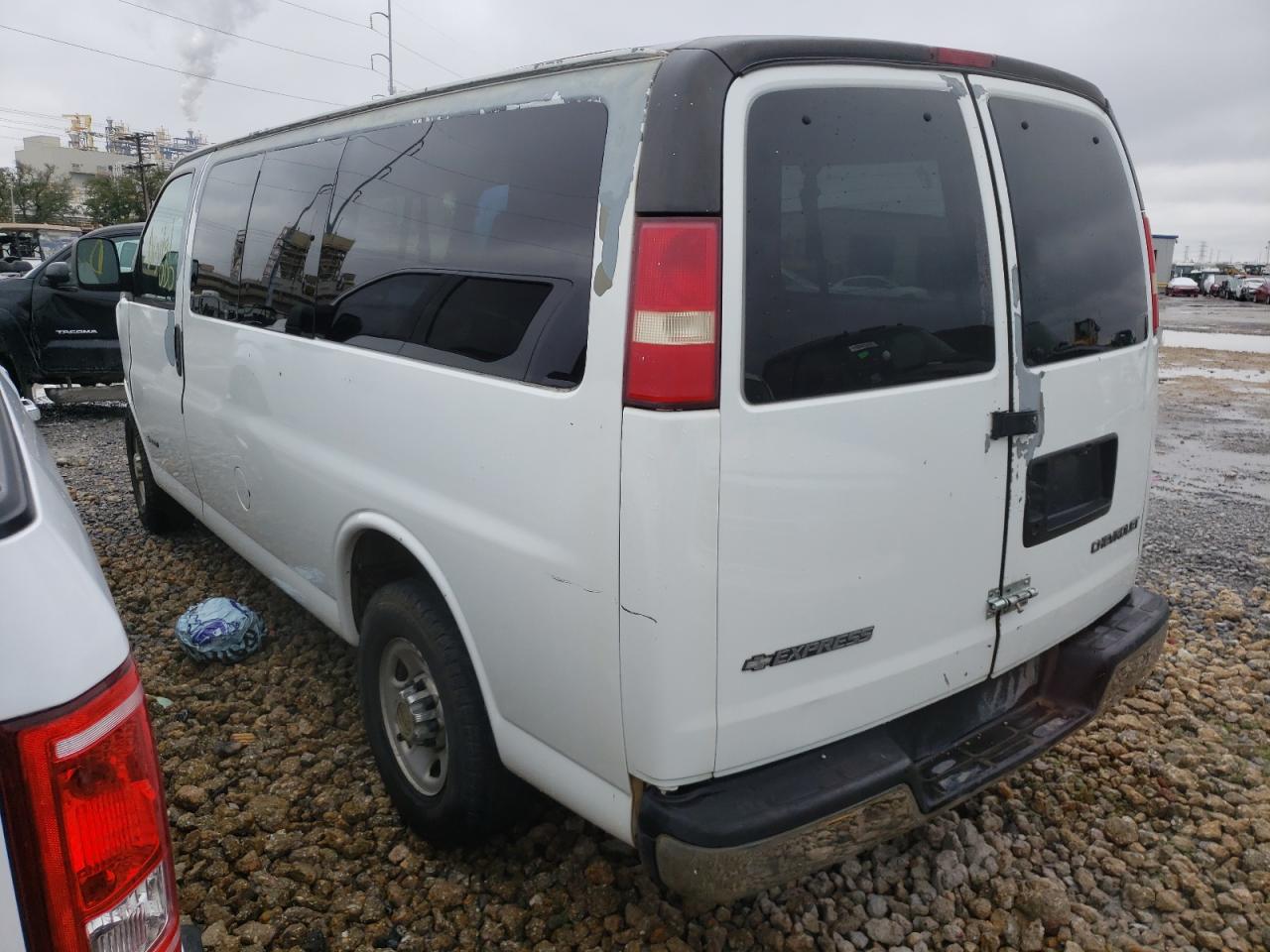 Photo 3 from auction – 2003 CHEVROLET EXPRESS G3 with VIN 1GAHG35U331143897