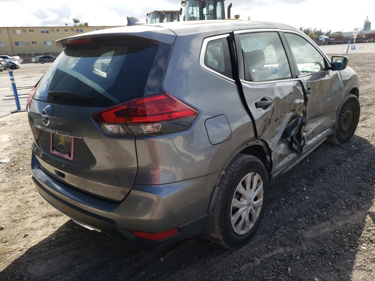 Photo 4 from auction – 2017 NISSAN ROGUE S with VIN JN8AT2MT2HW138485