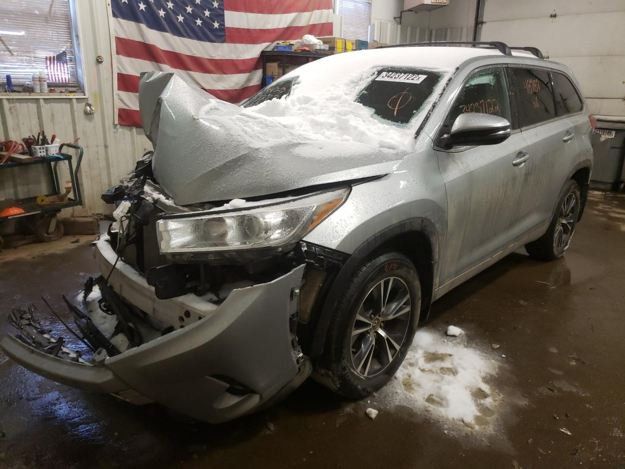 Photo 2 from auction – 2018 TOYOTA HIGHLANDER with VIN 5TDBZRFH0JS855991