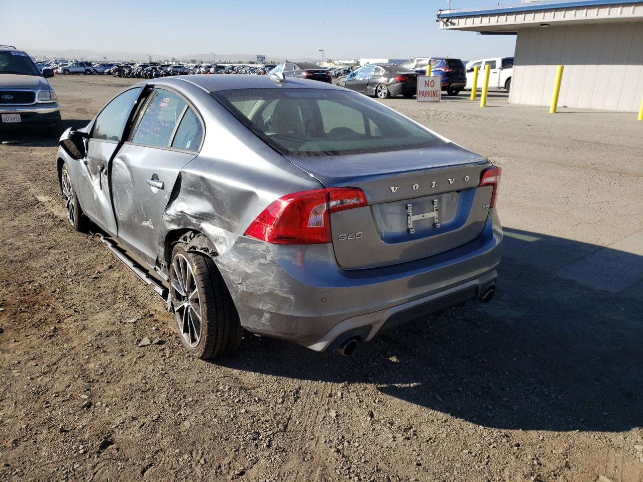 Photo 3 from auction – 2017 VOLVO S60 with VIN YV126MFL1H2437614