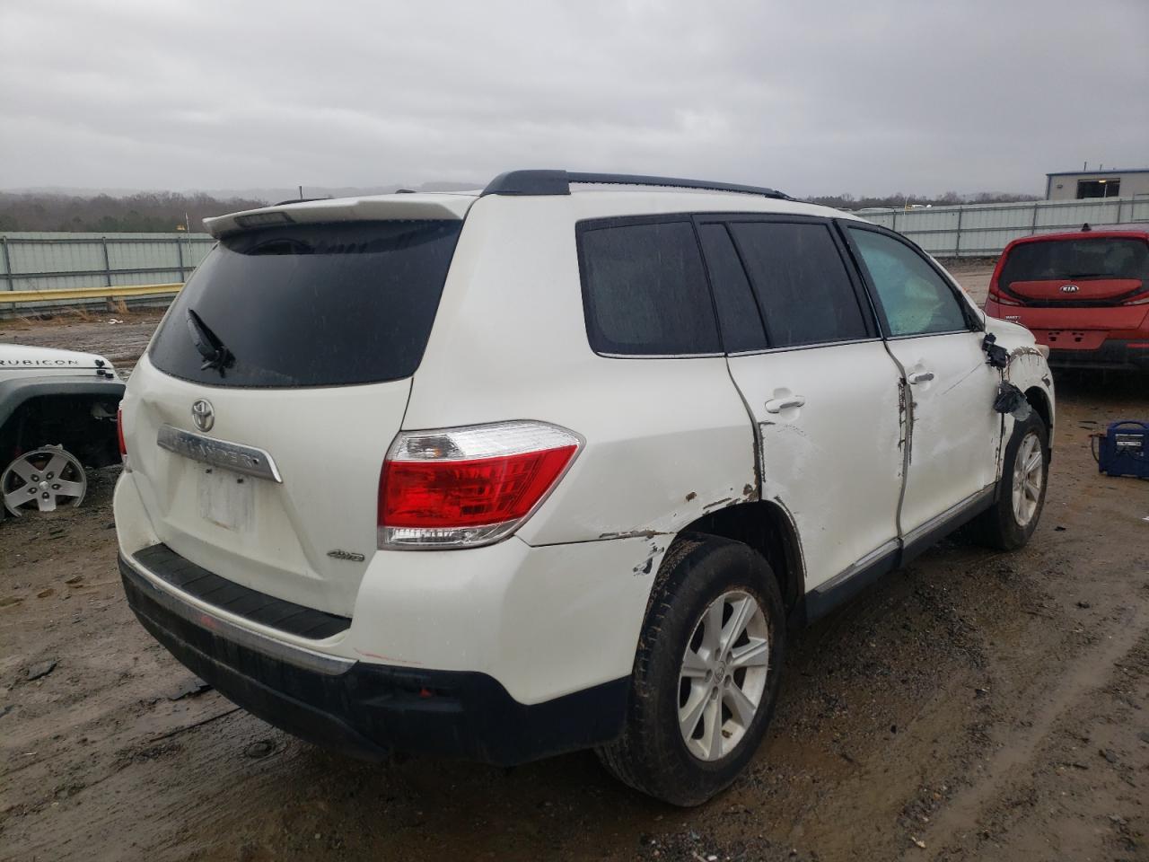 Photo 4 from auction – 2012 TOYOTA HIGHLANDER with VIN 5TDBK3EH5CS134183