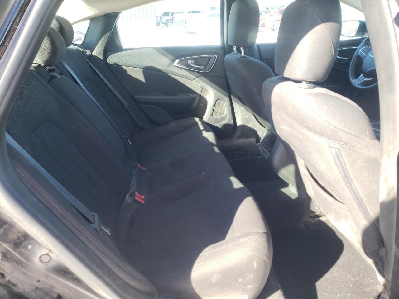 Photo 6 from auction – 2016 CHRYSLER 200 LIMITE with VIN 1C3CCCAB4GN131620