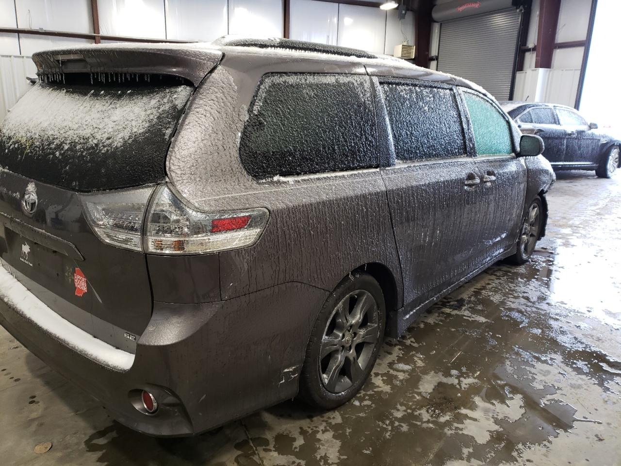 Photo 4 from auction – 2015 TOYOTA SIENNA SPO with VIN 5TDXK3DCXFS569331