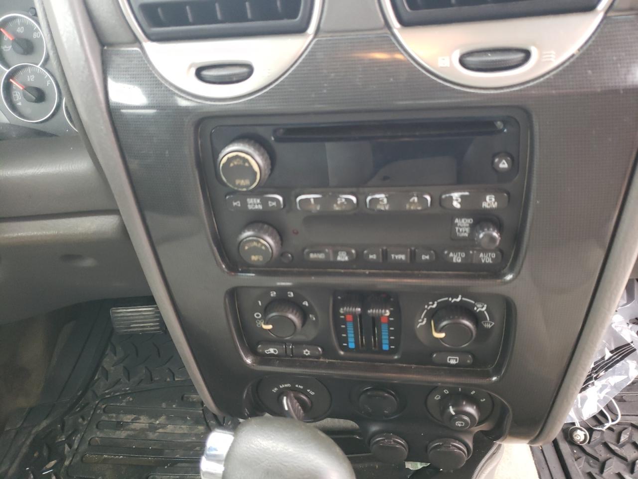 Photo 10 from auction – 2005 GMC ENVOY with VIN 1GKDT13S652315073