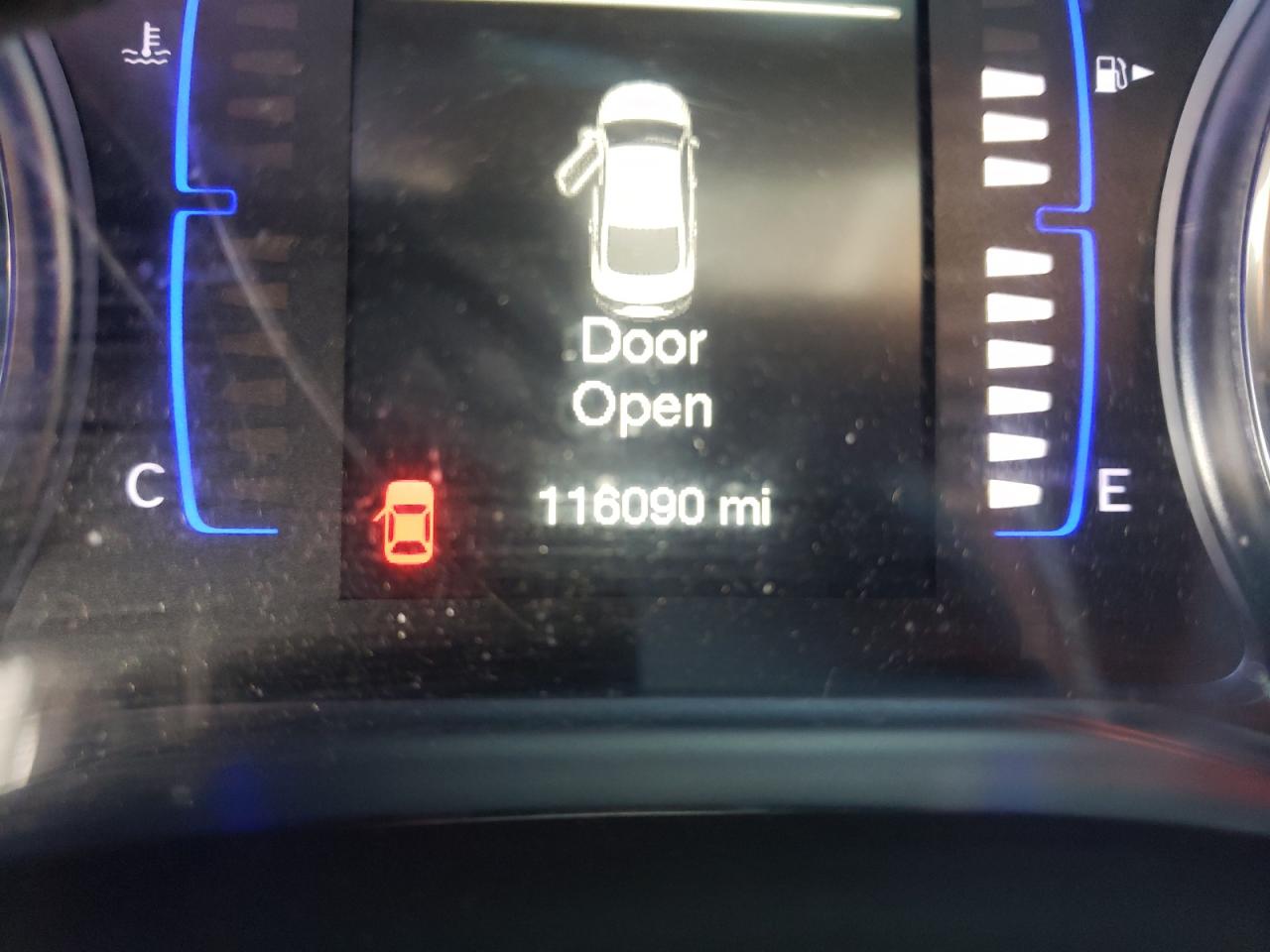 Photo 8 from auction – 2016 CHRYSLER 200 LIMITE with VIN 1C3CCCAB4GN131620