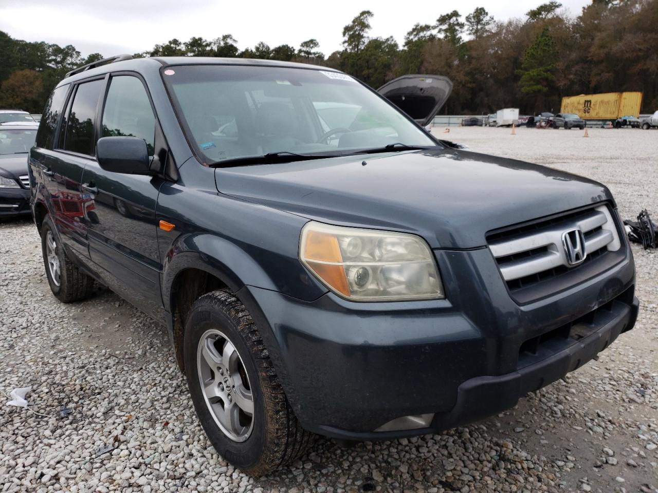 HONDA PILOT EX 2006 with VIN 5FNYF28526B015557 - Photo from auction