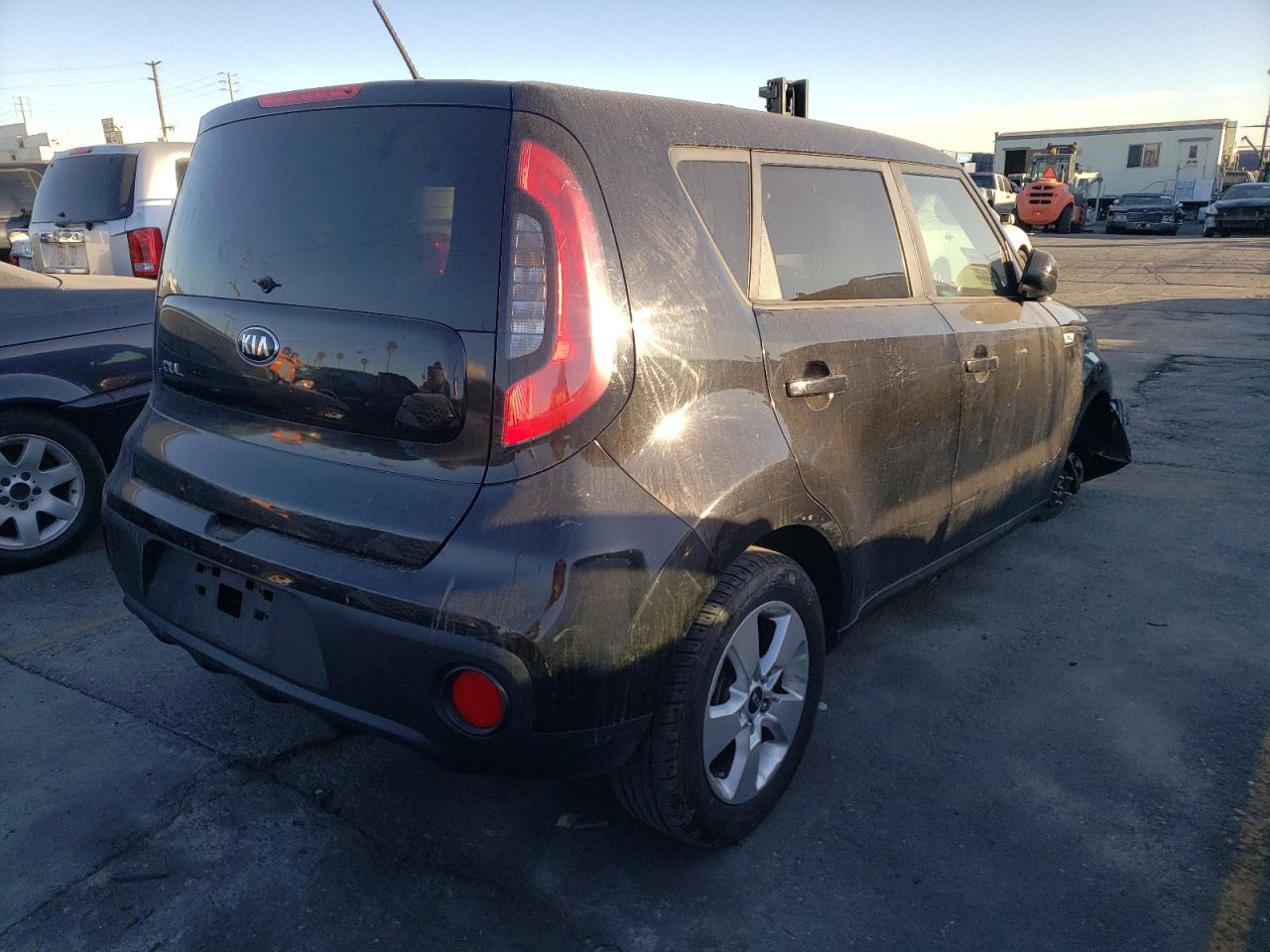 Photo 4 from auction – 2017 KIA SOUL with VIN KNDJN2A23H7497341