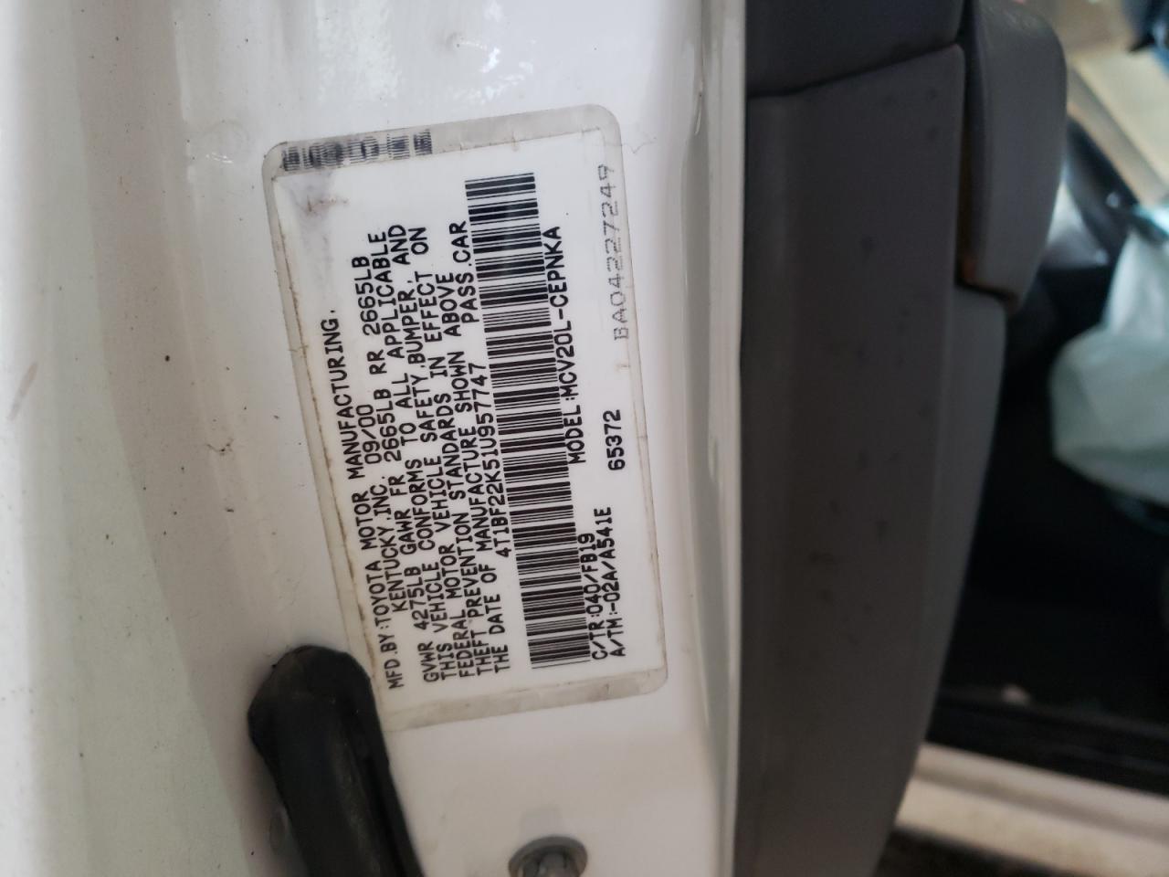Photo 10 from auction – 2001 TOYOTA CAMRY LE with VIN 4T1BF22K51U957747