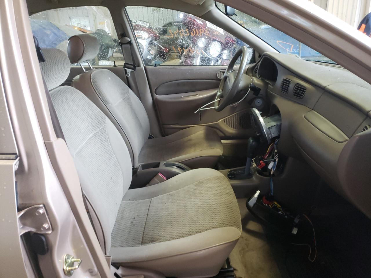 Photo 5 from auction – 1998 FORD ESCORT LX with VIN 1FAFP10P1WW239884