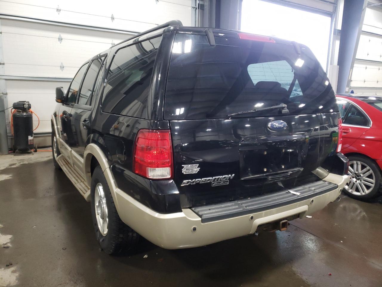 Photo 3 from auction – 2005 FORD EXPEDITION with VIN 1FMFU18505LA12753