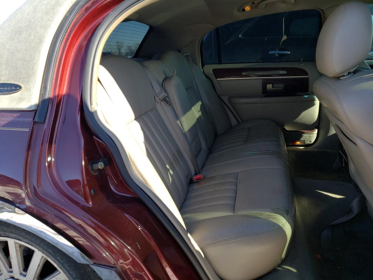 Photo 6 from auction – 2004 LINCOLN TOWN CAR E with VIN 1LNHM81W14Y609190