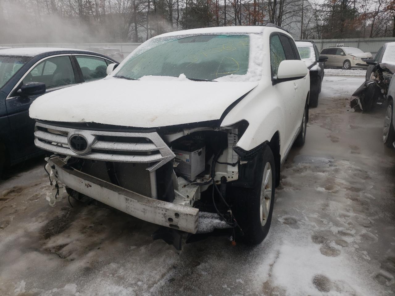 Photo 2 from auction – 2013 TOYOTA HIGHLANDER with VIN 5TDBK3EH1DS235786