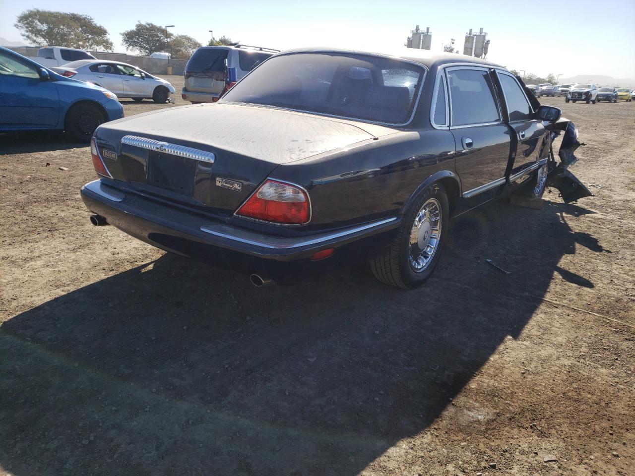 Photo 4 from auction – 2000 JAGUAR XJ8 with VIN SAJDA24C2YLF05244
