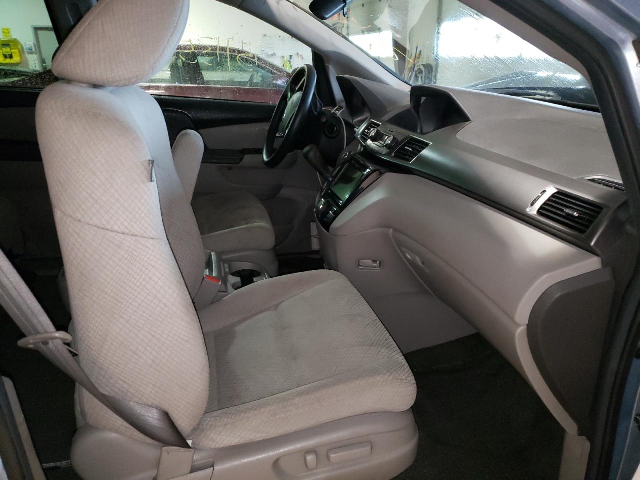 Photo 5 from auction – 2014 HONDA ODYSSEY EX with VIN 5FNRL5H46EB031765