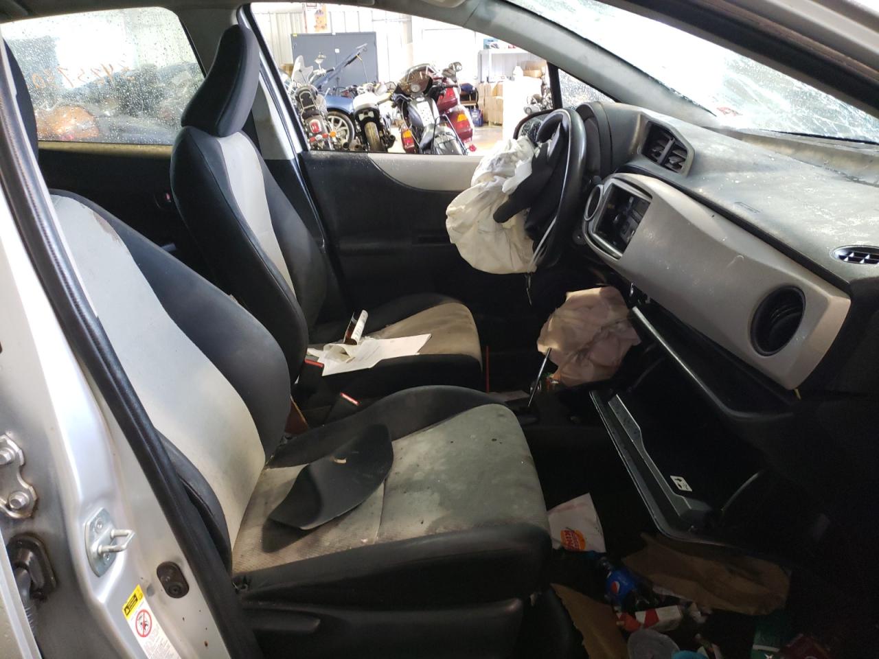 Photo 5 from auction – 2012 TOYOTA YARIS with VIN JTDKTUD30CD522989