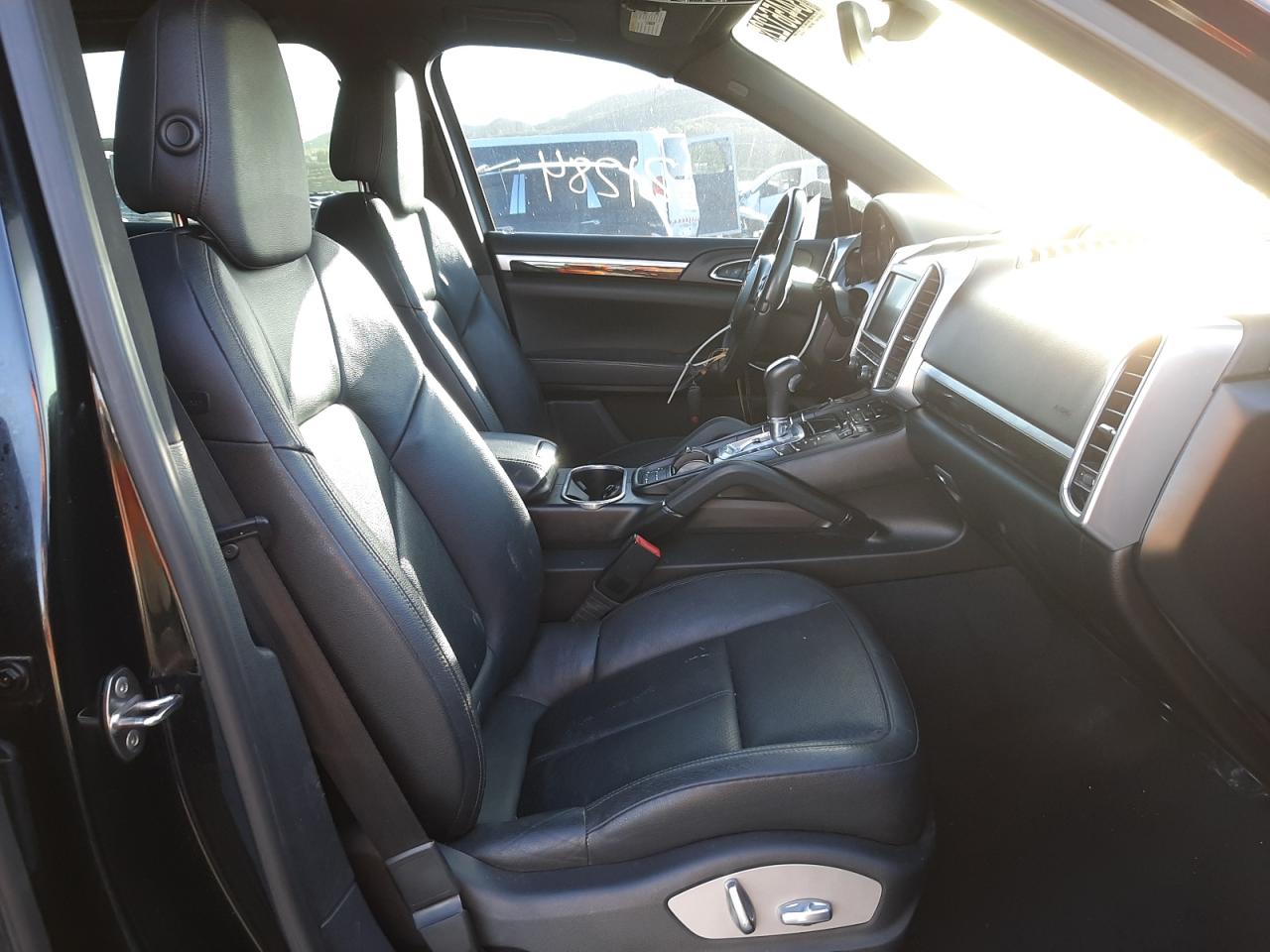 Photo 5 from auction – 2014 PORSCHE CAYENNE with VIN WP1AF2A26ELA31675